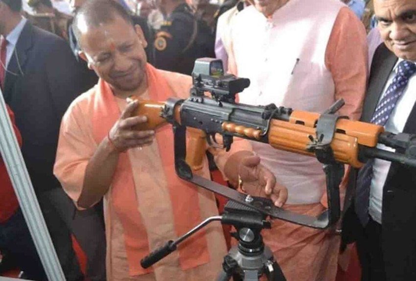 योगी के पास अपने नाम पर कोई जमीन या खेत नहीं है। हालांकि उनके पास करीब एक लाख की रिवॉल्वर और 80 हजार की राइफल जरूर है। (Photos: PTI)