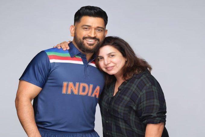 MS Dhoni in Team India Retro Jersey, MS Dhoni Latest Latest Pic, MS Dhoni latest picture, ms dhoni latest photo, एमएस धोनी, एमएस धोनी टीम इंडिया की रेट्रो जर्सी, एमएस धोनी लेटेस्ट फोटो, एमएस धोनी और फराह खान, ms dhoni ipl 2021 csk, ms dhoni in blue jersey, ms dhoni farah khan, ms dhoni blue indian jersey, jansatta