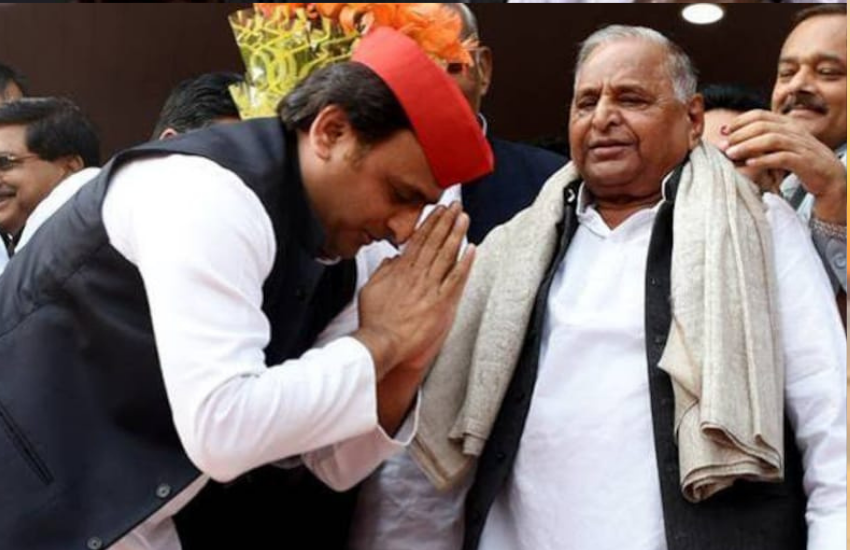अखिलेश यादव ने पिता मुलायम सिंह यादव के साथ खड़े न होने पर कहा था- नेताजी को कर दिया है फ्री