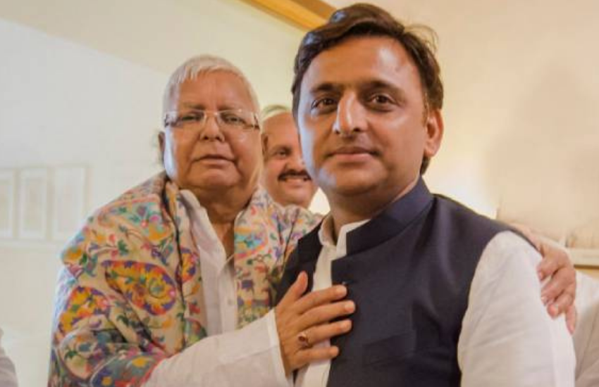 अखिलेश का साथ देने के लिए तब मुलायम के समधी और राजद सुप्रीमो लालू प्रसाद यादव सामने आए थे।( अखिलेश यादव के सौतेले भाई प्रतीक यादव ने साधना गुप्ता की आस पर जब फेर दिया था पानी, कहा कुछ ऐसा की लगा था मां को धक्का )