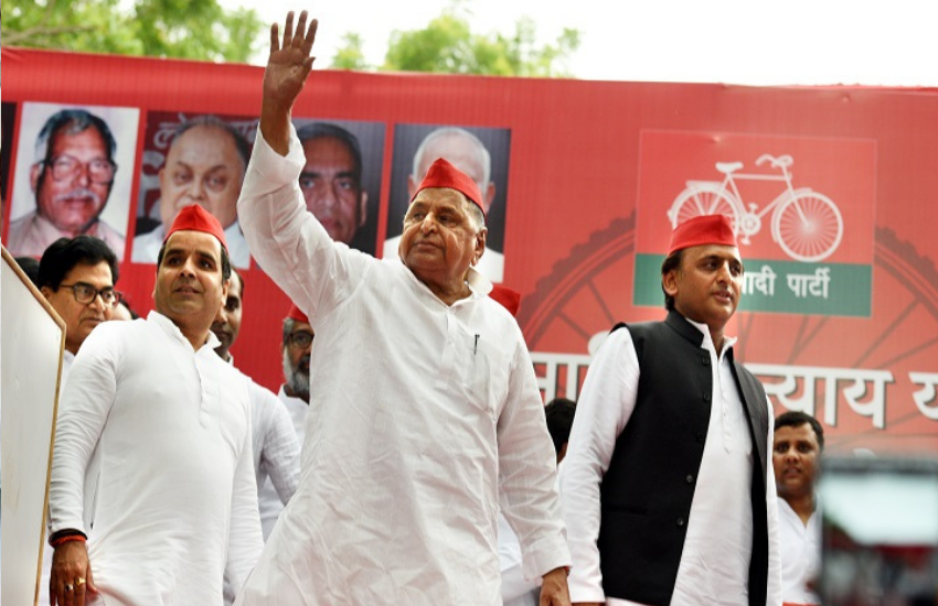 मुलायम ने बताया था कि उन्होंने अखिलेश से 2 करोड़ 13 लाख 80 हजार रुपए कर्ज लिया है।