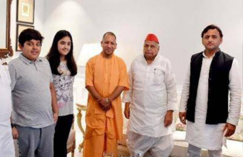 अखिलेश यादव ने कहा था कि अच्छे दिन का झूठा वादा कर ये अपने साथ अच्छे लोगों को जोड़े तो थे, लेकिन सारे अच्छे लोग बाद में इनसे अलग हो गए।