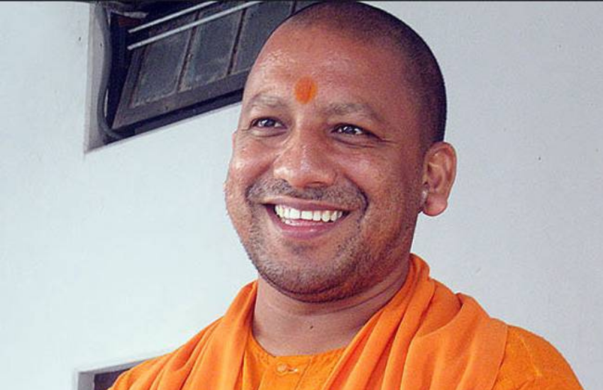 अखिलेश यादव ने योगी आदित्यनाथ पर तंज कसते हुए कहा था कि यदि किसी को दूसरी शपथ के बारे में जानना है तो वह उनका (योगी) भाषण सुन लें। ( ‘प्रदेश की जनता इन नमूनों को गार्डन में बिठाएगी’, जब योगी आदित्यनाथ ने अखिलेश यादव की उड़ाई थी खिल्ली )