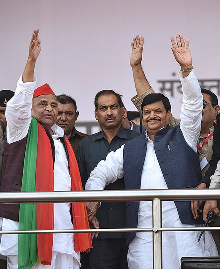 Dimple Yadav, Akhilesh Yadav SP, Mulayam Singh second wife