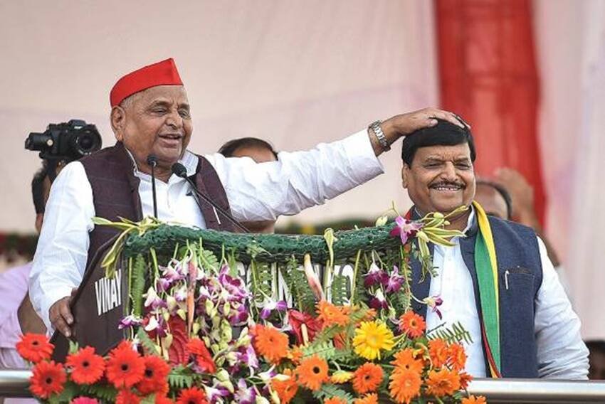 Dimple Yadav, Akhilesh Yadav SP, Mulayam Singh second wife