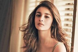 Alia Bhatt ने बताया अपनी दमकती त्वचा का राज, जानें उनका मॉर्निंग स्किनकेयर रूटीन
