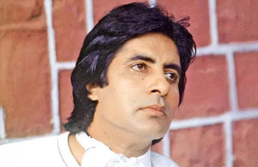 बॉलीवुड के एक्टर अमिताभ बच्चन (Amitabh Bachchan) एंग्रीमैन के नाम से बॉलीवुड में जाने जाते हैं, लेकिन एक बार उन्होंने अपनी फिल्म में ऐसे बोल्ड किरदार निभाए थे कि देखने वाले भी हैरान रह गए थे। खुद से करीब 44 साल छोटी एक्ट्रेस जिया खान (Jia Khan) के साथ फिल्म निशब्द में अमिताभ ने कई इंटीमेट सीन दिए थे। अमिताभ के करियर की ये पहली फिल्म थी जब उन्होंने इतने बोल्ड फिल्म में काम किया था।