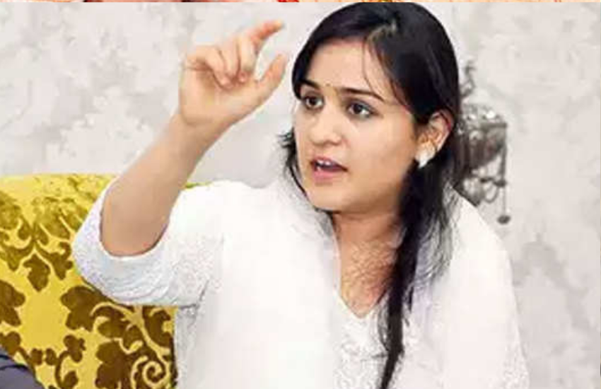 बात दें कि इसी इंटरव्यू में अपर्णा ने कहा था कि अखिलेश यादव चंदे का विरोध उनके जेठ का निजी बयान था।