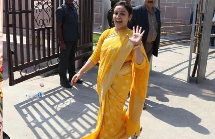 इन सब से इतर एक बार वह ससुर मुलायम सिंह यादव के राजनैतिक फैसले तक को दुखद बता दिया था।
