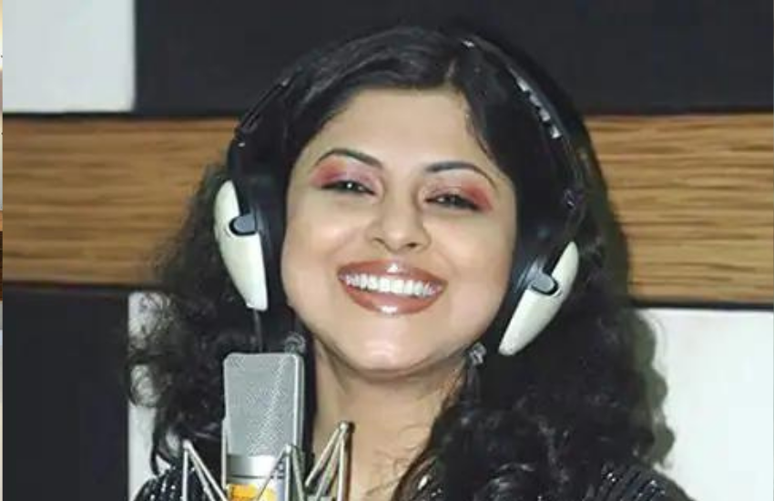अरिजीत ने एक म्यूजिक प्रोग्राम में उनकी को-कंटेस्टेंट रही कोयल सिंह ने 2013 में शादी की थी। इस शादी में तनाव और मतभेद बढ़ा तो दोनों ने उसी साल (2013) तलाक भी ले लिया। (<a href=" https://www.jansatta.com/photos/lifestyle-gallery/aamir-khan-and-kiran-rao-decided-to-separate-after-15-years-of-marriage/1761475/">आमिर खान और किरण राव ने शादी के 15 साल बाद लिया अलग होने का फैसला, कहा- कारोबारी रिश्ते बने रहेंगे, साथ करेंगे बच्चे का पालन-पोषण