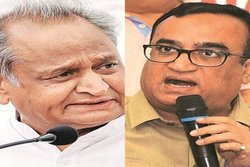 सीएम अशोक गहलोत से खुश नहीं कई कांग्रेसी, दो धड़ों में बंट रही पार्टी, विद्रोह की आहट