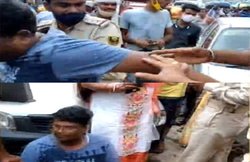 भागलपुर में पुलिस की गुंडागर्दी, प्रोफेसर की पत्नी, बहू और पौत्री समेत कार को क्रेन से उठाने की कोशिश, बेटे को सड़क पर घसीटा