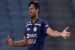 indian cricket team, bhuvneshwar kumar, mahendra singh dhoni, irfan pathan, most ball in t20I, jansatta