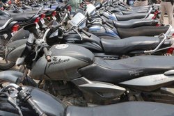 32 हजार रु में खरीदें 55 kmpl का माइलेज देने वाली Hero Splendor, चल चुकी है 18,500 किलोमीटर