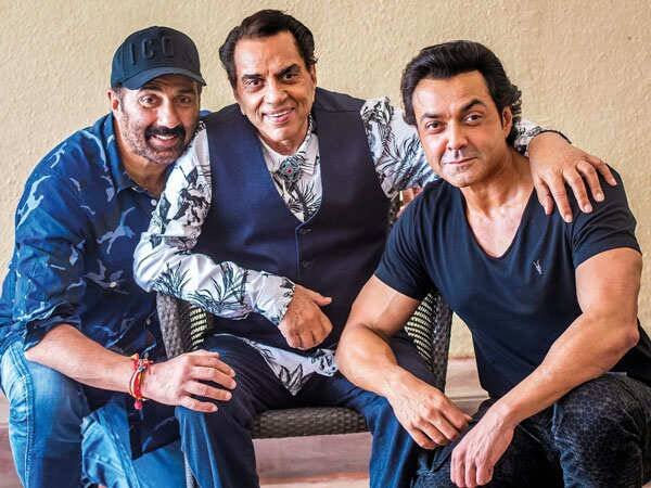 बॉबी देओल ने वेब सीरीज से अपना कमबैक किया और उसके बाद रेस-3 में भी वह नजर आए थे। इसके बाद अपने होम प्रोडक्शन फिल्म भी दिखे थे।(बोल्ड और इंटीमेट सीन देखकर जब धर्मेंद्र रह गए थे शॉक्ड, बॉबी देओल ने भाई सनी देओल को भी छोड़ दिया था पीछे )