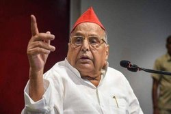 सपा का टिकट देने से पहले उम्मीदवारों से 10 हज़ार रुपये लेते थे मुलायम, रखी थी अनिवार्य शर्त