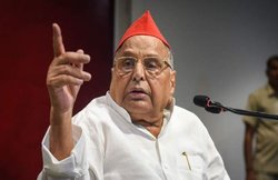 जब पुलिस ने मुलायम सिंह के गुरु को घोषित कर दिया अपराधी, घर पर की छापेमारी तो नेताजी ने ऐसे दिखाई थी ‘ताकत’