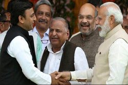 प्रधानमंत्री जी बचकर रहना ये मेरा बेटा है: PM मोदी से अखिलेश को मिलवाते हुए बोल पड़े थे मुलायम सिंह