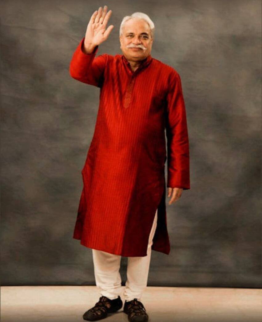 लोगों की समस्याओं का अजीबोगरीब समाधान बताकर चर्चा में आने वाले निर्मल बाबा की 1 संतान है।