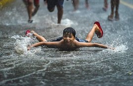 पूरे देश में छाया मानसून; दिल्ली के कई हिस्सों में झमाझम बारिश