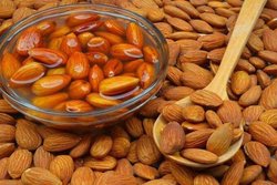 क्या बादाम खाने से युवाओं में कंट्रोल हो सकता है डायबिटीज का लक्षण? जानें