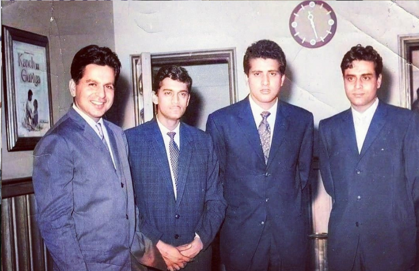 बॉलीवुड के तीन कुमार। दिलीप कुमार के साथ मनोज कुमारऔर राजेंद्र कुमार एक रंग की कोट पहने हुए।