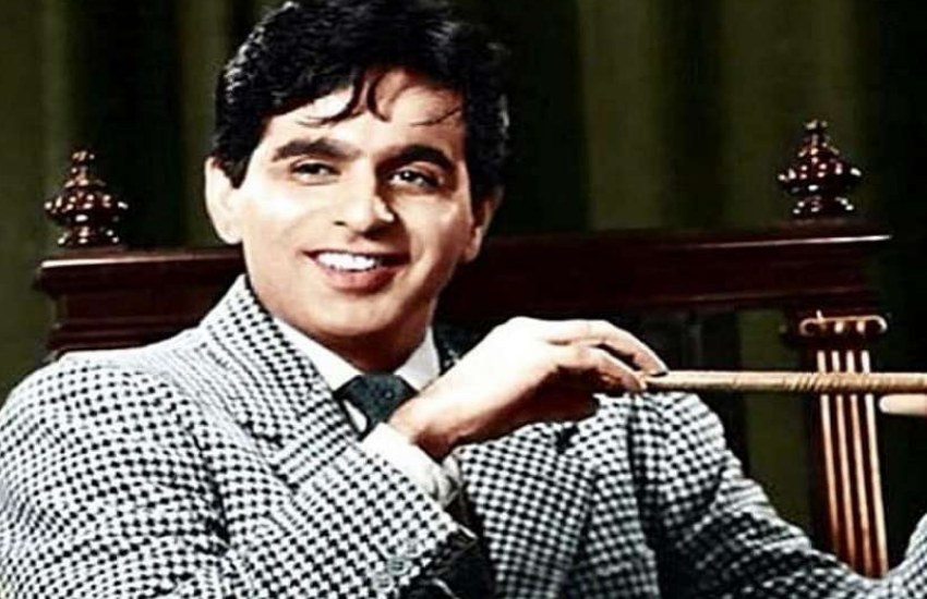 बॉलीवुड के ट्रैजेडी किंग दिलीप कुमार (Tragedy King Dilip Kumar) अब इस दुनिया में नहीं रहे, लेकिन उनकी यादें हमेशा रहेंगी। दिलीप कुमार की याद में कुछ ऐसी तस्वीरें आपके लिए लाएं है, जो न केवल उनकी यादों को संजोती हैं, बल्कि दिल को छू लेती हैं। दिलीप कुमार की बॉलीवुड सितारों संग संबंध, मस्ती, पाकिस्तान का उनका पुश्तैनी घर ही नहीं, बल्कि उनकी पत्नी संग उनके रोमांस की ये तस्वीरें उनके दूर जाने के अहसास को भूला देंगी। तो चलिए देखें ये अनोमल तस्वीरें।
