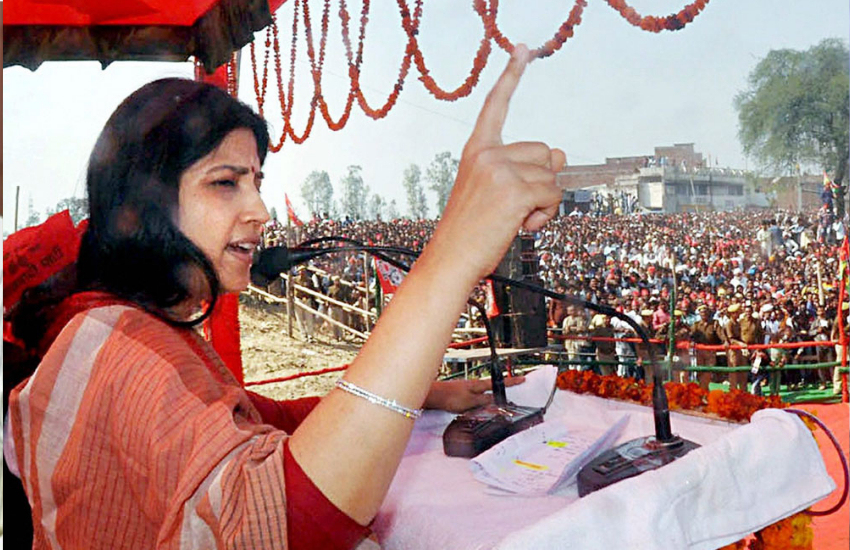 डिंपल ने इस जनसभा में कहा था कि, आप लोग चिल्लाते हैं तो उन्हें डर लगता है। इतना ही नहीं कार्यकताओं को अखिलेश यादव को नाम बताने तक की धमकी डिंपल ने दे डाली थी।( मुलायम सिंह यादव की बहू डिंपल यादव ने जब शोर मचा रहे युवाओं को दी थी ‘भैयाजी’ के नाम की धमकी )