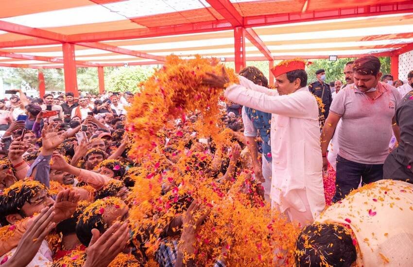 Dimple Yadav, Akhilesh Yadav SP, Mulayam Singh second wife