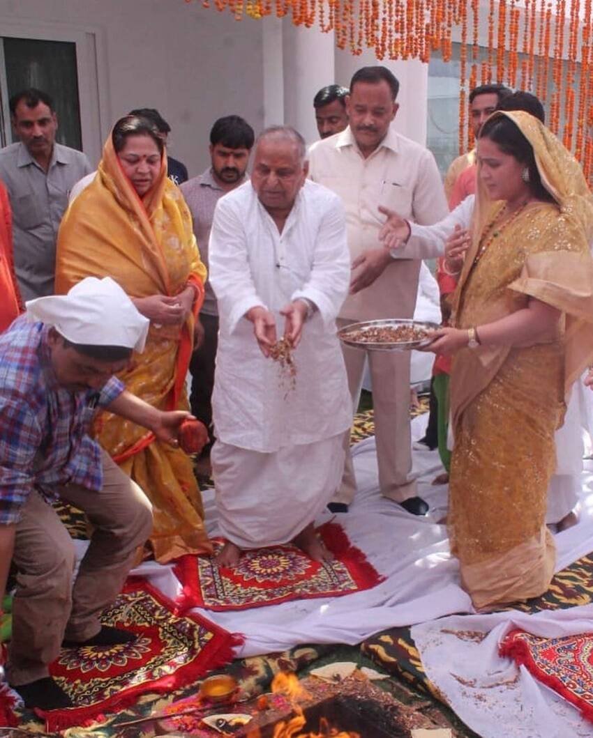 Dimple Yadav, Akhilesh Yadav SP, Mulayam Singh second wife