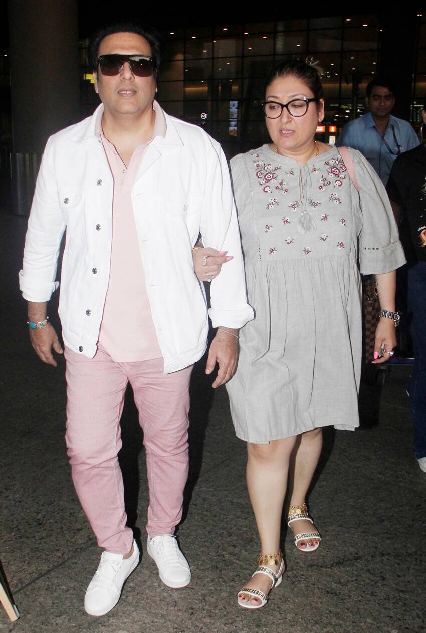 सुनीता ने गोविंदा को ये बात बताई। गोविंदा ने किया ये कि उन्होंने अपने बेडरूम में धर्मेंद्र की एक बड़ी सी फोटो लगा ली। (यह भी पढ़ें: राजेश खन्ना की पत्नी से था सनी देओल का अफेयर, डिस्टर्ब हो गई थी शादीशुदा जिंदगी )