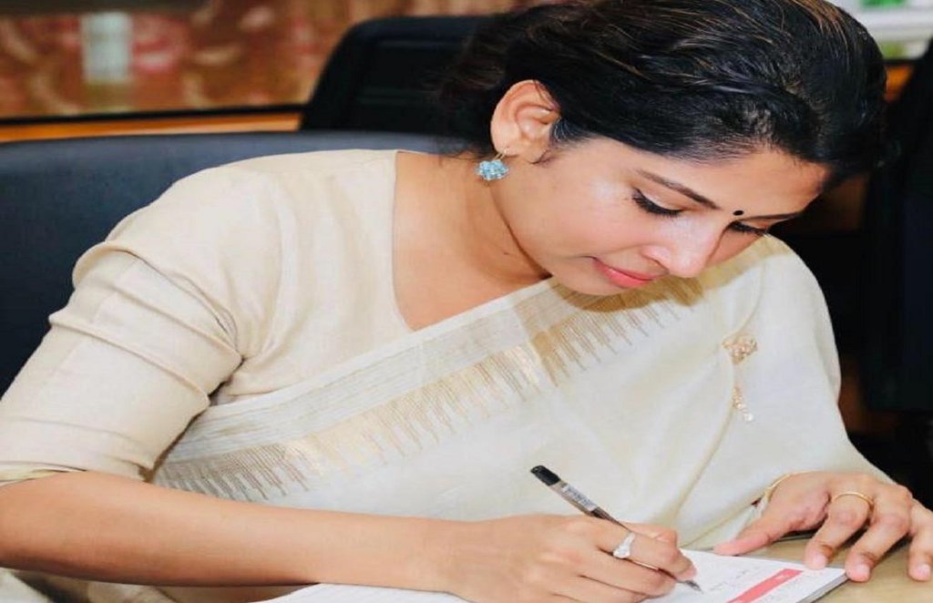 smita sabharwal send legal notice to outlook, IAS Smita Sabharwal,IAS Smita Sabharwal Success Story,IAS Smita Sabharwal Inspiring Story