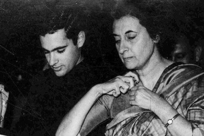 इंदिया गांधी के साथ संजय गांधी (Photo- Indian Express)