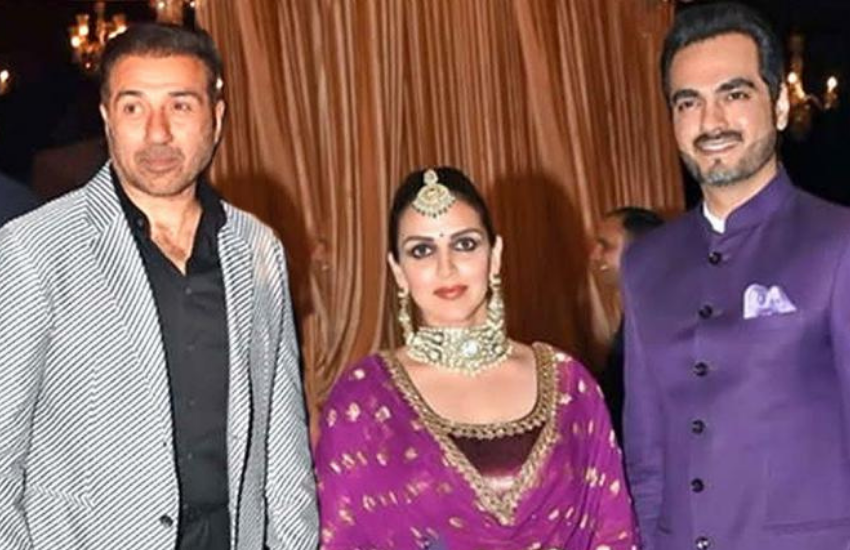 ईशा देओल ने किताब में बताया था कि वह अपने अंकल अजीत से मिलने के लिए बेकरार थीं तो उन्होंने सनी देओल को फोन किया और उनसे अनुमति मांगी। तब सनी देओल ने केवल ईशा को घर आकर चाचा अजीत से मिलने की इजाजत दे दी थी। (<a href="https://www.jansatta.com/photos/lifestyle-gallery/hema-malini-step-grandson-karan-deol-is-afraid-of-sunny-deol-at-home-secrets-are-revealed-related-to-dharmendra/1756831/ ">हेमा मालिनी के सौतेले पोते करण देओल को घर में इस शख्स से लगता है डर, धर्मेंद्र और सनी देओल से जुड़े खोले कई राज </a> )