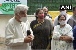 बंगाल में हिंदुओं के कत्ल पर जरूर पूछा होगा? ममता बनर्जी से मिले जावेद अख्तर-शबाना आज़मी तो फिल्ममेकर ने&nbsp;घेरा