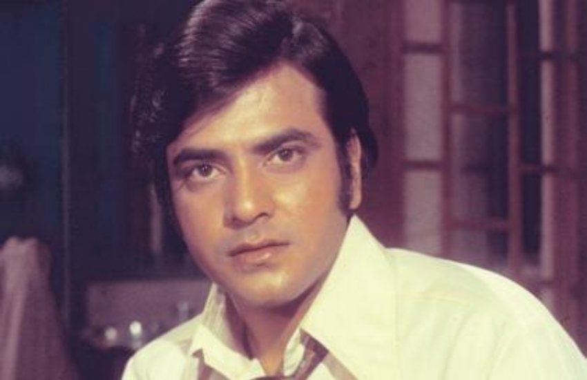 जितेंद्र ने बताया था कि उनके साथ काम करने के लिए वह बहुत बेताब थे और अपनी एक फिल्म छोड़कर उनके साथ फिल्म करने जा रहे थे।( प्रेग्नेंसी के बाद पछता रही थीं हेमा मालिनी, लंदन से फोन कर धर्मेंद्र की दूसरी पत्नी ने मां से मांगी थी मदद )