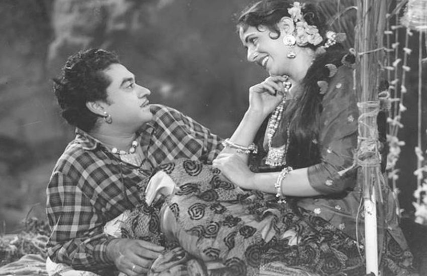 वेटरन एक्ट्रेस मधुबाला एक समय दिलीप कुमार के प्यार में थीं, लेकिन दोनों का रिश्ता बन नहीं पाया और बाद में मधुबाला ने हिंदू एक्टर और सिंगर किशोर कुमार की दूसरी पत्नी बनी थीं। हालांकि, 23 फ़रवरी 1969 मे महज 36 साल में उनकी मौत हो गई थी। (All Photos: Social Media)