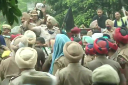 Punjab, Ludhiana, Navjot Singh Sidhu, Chief of Punjab Congress, Farmers shown black flag