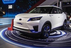 Mahindra eXUV300: सिंगल चार्ज में 370 km से ज्यादा चलेगी यह इलेक्ट्रिक कार, जानें पूरी डिटेल