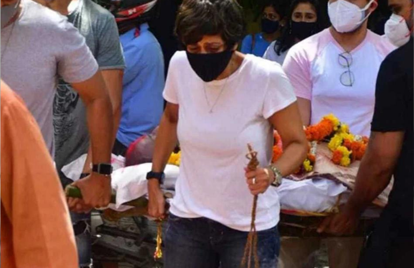 30 जून को टीवी अदाकारा मंदिरा बेदी के पति राज कौशल का देहांत हो गया था। पति के अंतिम संस्कार के समय मंदिरा ने राज कौशल की अर्थी को कंधा भी दिया था। (<a href=" https://www.jansatta.com/photos/lifestyle-gallery/sonali-phogat-who-once-fell-in-love-after-her-husband-death-used-to-do-modeling-and-anchoring/1690327/ "> मॉडलिंग और एंकरिंग करने वाली बीजेपी नेता सोनाली फोगाट, कभी पति की मौत बाद कर बैठी थीं प्यार </a> )