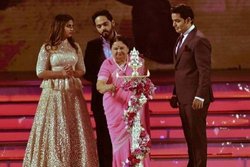 मुकेश अंबानी की मां के पास है मर्सिडीज जैसी गाड़ियों का कलेक्शन, जानें कोकिलाबेन अंबानी से जुड़ी 5 खास बातें