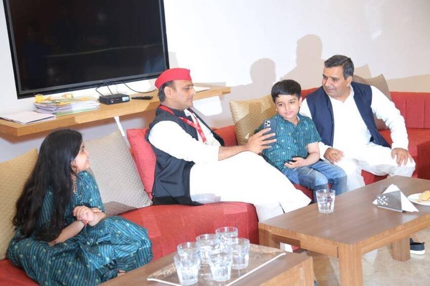 Dimple Yadav, Akhilesh Yadav SP, Mulayam Singh second wife