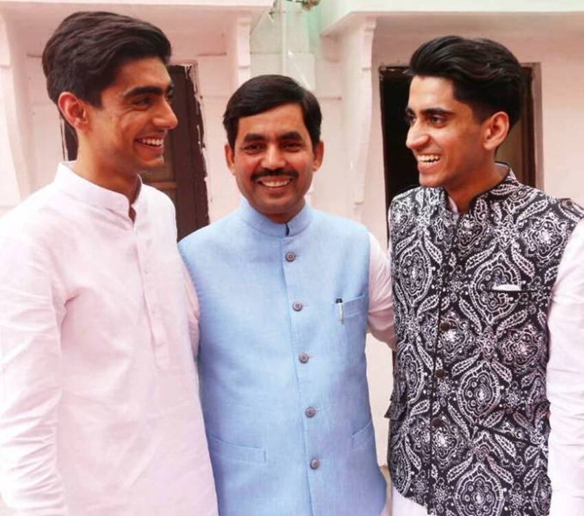 बीजेपी के ही कद्दावर मुस्लिम नेता सैयद शाहनवाज हुसैन के दो बेटे हैं। बड़े बेटे का नाम अरबाज और छोटे की नाम अदीब है। (यह भी पढ़ें: रामविलास पासवान से शाहनवाज हुसैन तक, जाति-धर्म की दीवार तोड़ इन 6 बिहारी नेताओं ने की शादी )