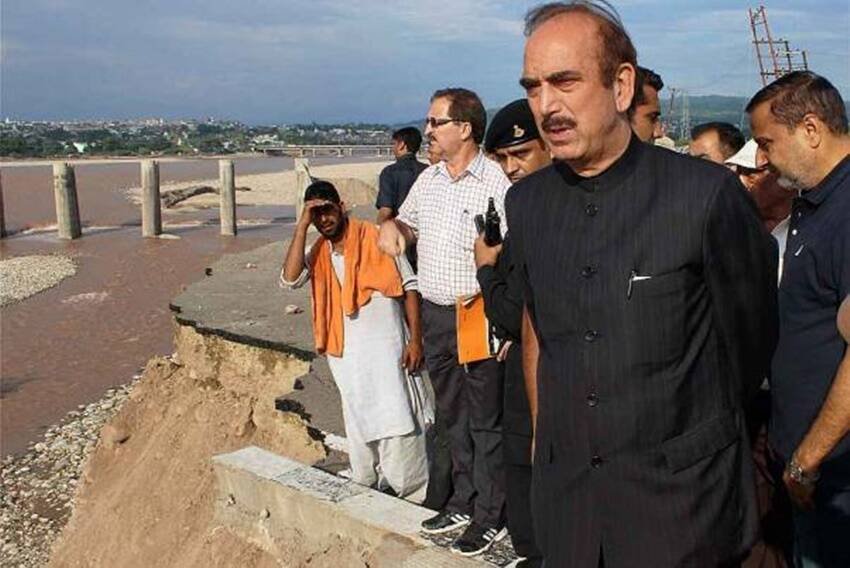 कांग्रेस के वरिष्ठ नेता गुलाम नबी आजाद के एक बेटे और बेटी हैं। बेटी का नाम सोफिया और बेटे का सद्दाम है। (यह भी पढ़ें: आशाराम से राधे मां तक, किसी के 4 तो किसी के 2 बच्चे, जानें इन 5 चर्चित बाबाओं की हैं कितनी संतान )