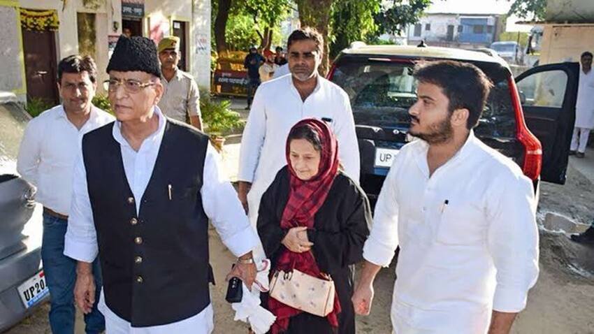 यूपी के रामपुर से लोकसभा सांसद और समाजवादी पार्टी के वरिष्ठ नेता आजम खान के भी दो बेटे हैं। बेटों के नाम अब्दुल्ला और अदीब है। (यह भी पढ़ें: आजम खान से अफजाल अंसारी तक: यूपी से 6 मुस्लिम सांसद, जानिए किसके कितने बच्चे )