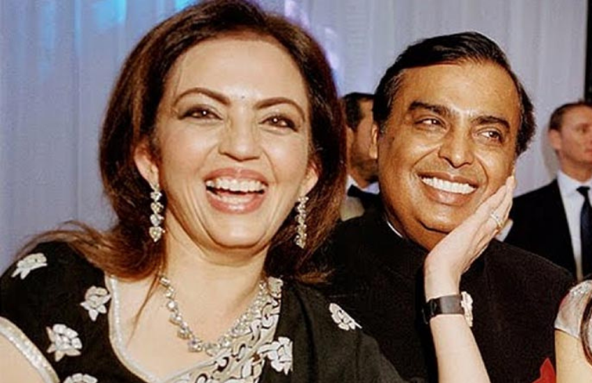 नीता अंबानी और मुकेश अंबानी की शादी को करीब 36 साल हो चुके हैं। नीता आज भी मुकेश की तारीफ करते नहीं थकतीं।(<a href="https://www.jansatta.com/photos/lifestyle-gallery/nita-ambani-sees-a-big-drawback-in-all-the-merits-of-mukesh-ambani-wants-to-change/1768046/ ">मुकेश अंबानी की तमाम खूबियों में पत्नी नीता अंबानी को खटकती है पति की एक बड़ी कमी, चाहती हैं इसे तुरंत बदलना </a> )