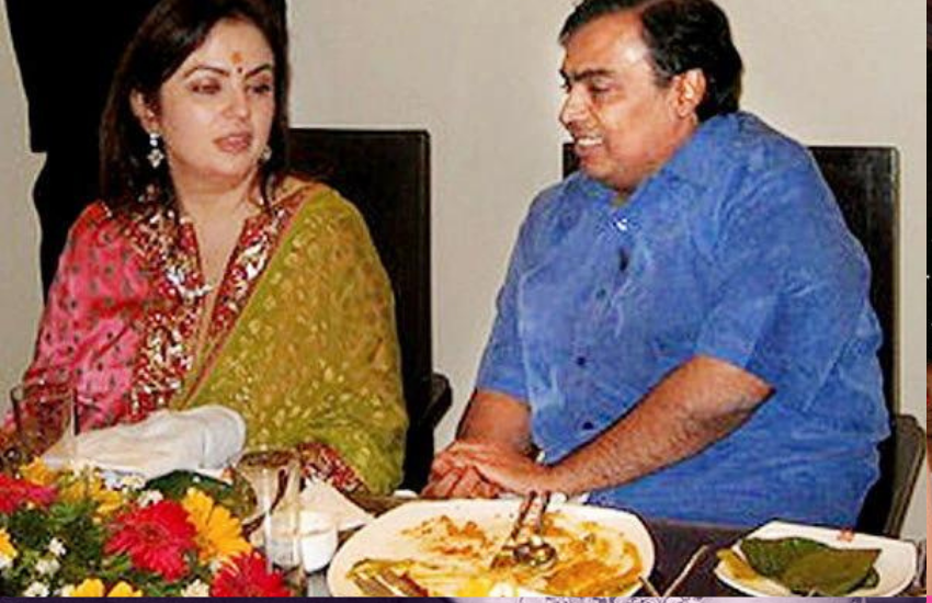 नीता ने बताया था कि एक पत्नी होने के नाते उन्हें मुकेश के खाने-पीने के प्रति बेहद लगाव को देखकर चिंता होती हैं। मुकेश फूडी हैं और सेहत के लिहाज से ये बहुत अच्छा नहीं हैं।