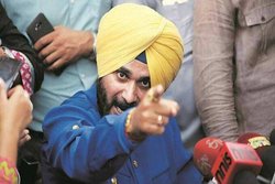 पंजाब की राजनीति में हलचल: नवजोत सिंह सिद्धू ने दिया इस्तीफा, दिल्ली पहुंचे अमरिंदर सिंह बोले- “मैंने पहले ही कहा था यह टिकने वाला नहीं है”