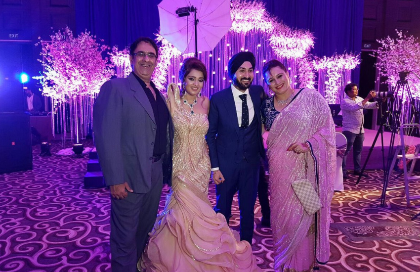 गगन भी क्रीम और गोल्डन शेरवानी संग लाल पगड़ी में डैशिंग लग रहे थे। शादी के बाद गगन और निकिता का रिसेप्शन मुंबई के पांच सितारा होटल में हुआ था।