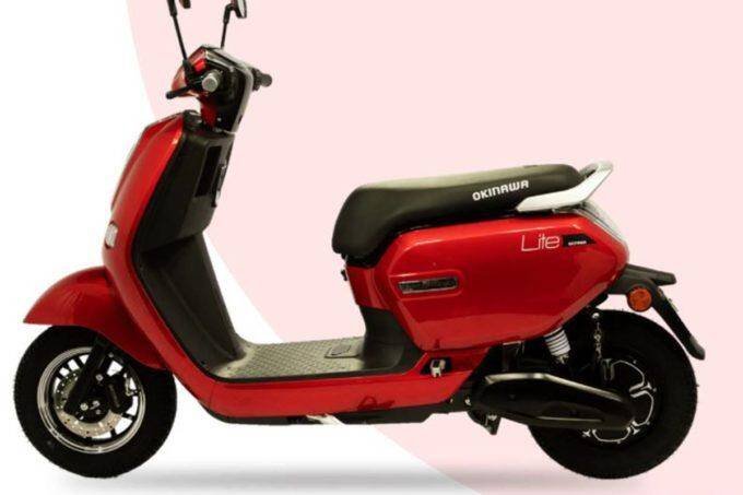 Okinava Lite STD फुल चार्ज पर 60 km की डाइविंग रेंज देती है। फोटो: okinawascooters